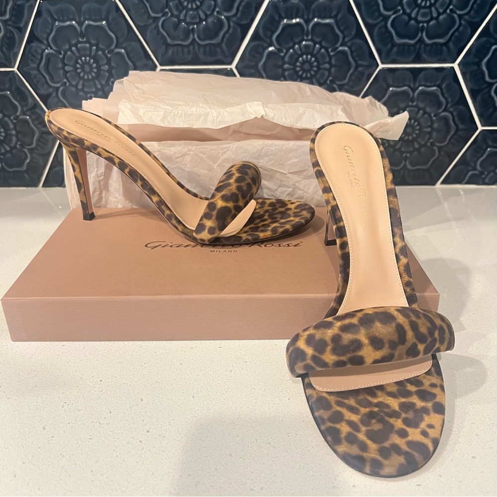 GIANVITO ROSSI
Brown Bijoux 85 Mules